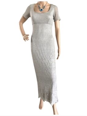Elegant Vintage Gown Grey Silver Crochet Floral Pattern Scalloped Hem Zip Back